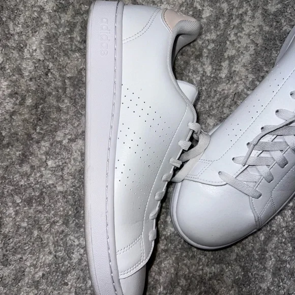 Adidas Women's White Sneakers LIKE NEW - Picture 3 of 6